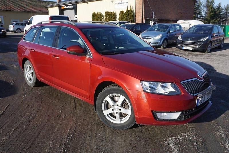Begagnad Skoda Octavia 105 HK (77 kW) 2014 Röd Halvkombi