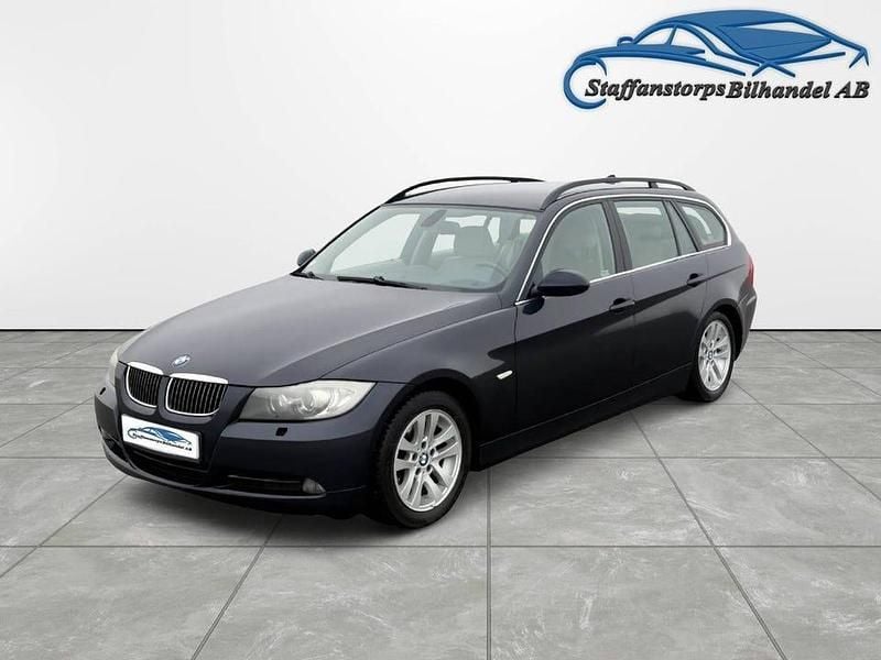 Begagnad BMW 325 Advantage 218 HK (160 kW) 2005 Blå Kombi