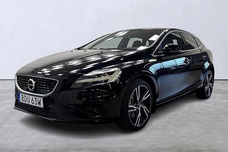Begagnad Volvo V40 R-Design 151 HK (111 kW) 2019 Svart Halvkombi