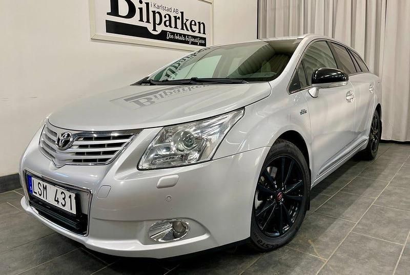 Silver Begagnad 2011 Toyota Avensis Business Edition Kombi | 69 900 kr (Marknadspris) - Bild 1/3