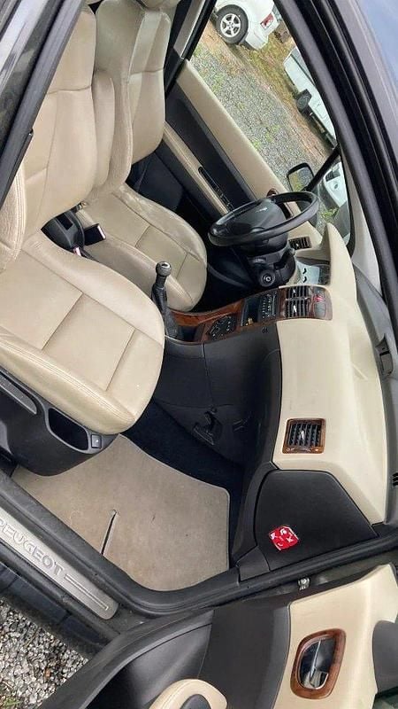 Svart Begagnad 2002 Peugeot 307 Halvkombi | 2 000 kr (Superpris) - Bild 1/2