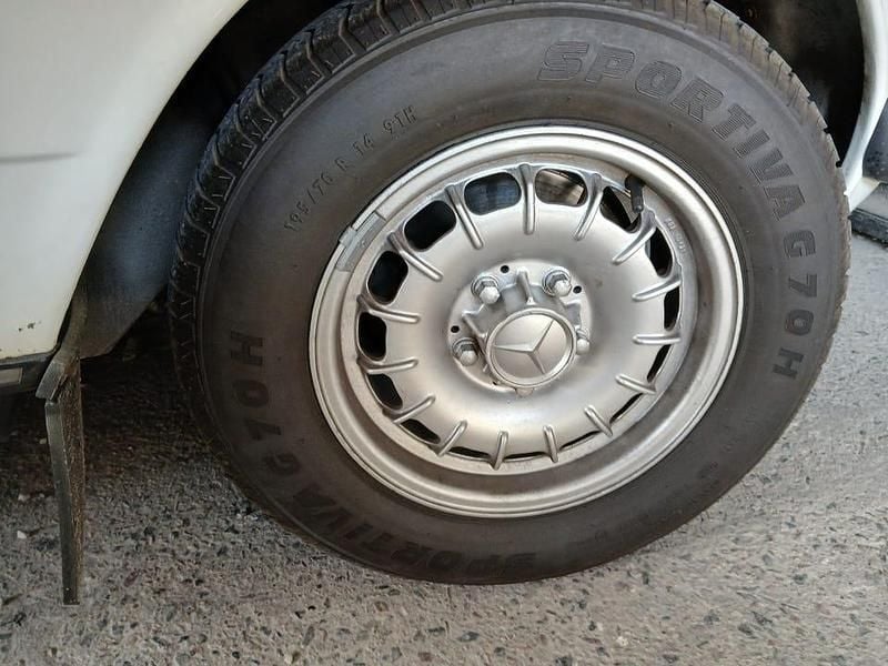 Begagnad Mercedes 200 109 HK (80 kW) 1985