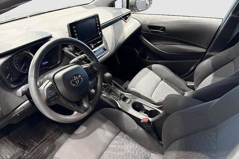 Begagnad Toyota Corolla Life 124 HK (91 kW) 2020 Silver Kombi