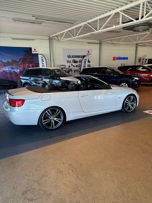 Begagnad BMW 325 M Sport 204 HK (150 kW) 2012 Vit Cab