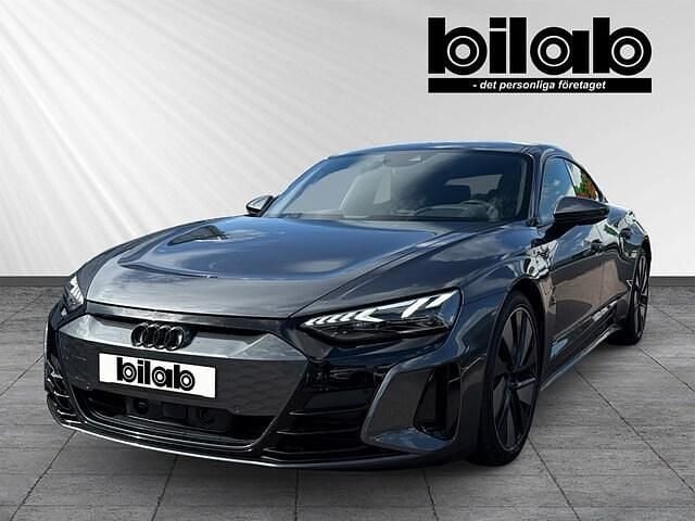 Daytonagrå pärleffekt Begagnad 2023 Audi e-tron GT quattro Advanced Sedan | 799 000 kr (Superpris) - Bild 1/4