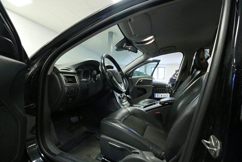 Begagnad Volvo V70 Momentum 164 HK (120 kW) 2013 Svart Kombi