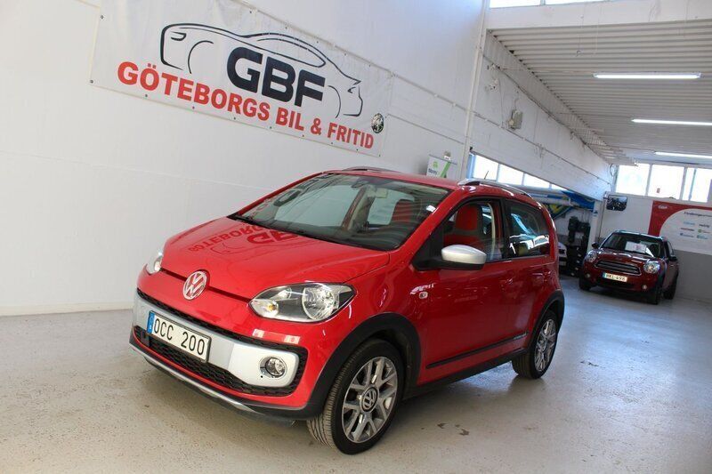 Röd Begagnad 2013 VW up! Halvkombi | 79 900 kr (Marknadspris) - Bild 1/3