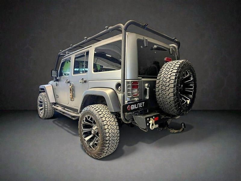 Begagnad Jeep Wrangler Unlimited Sahara 200 HK (147 kW) 2012 Grå SUV