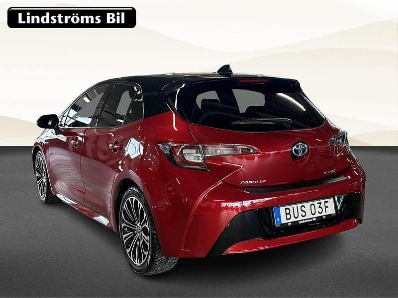 Begagnad Toyota Corolla Hybrid Executive 124 HK (91 kW) 2019 Röd Halvkombi