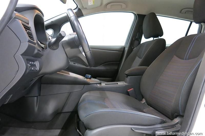 Begagnad Nissan Leaf S 110 kW (150 HK) 2021 Vit samma som bilen Halvkombi