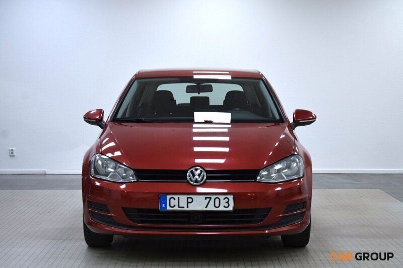 Röd Begagnad 2013 VW Golf VII Halvkombi | 89 900 kr (Marknadspris) - Bild 1/4