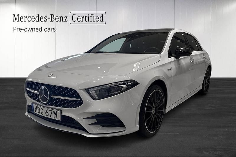Vit (white) Begagnad 2020 Mercedes A250 AMG Line Premium Plus Halvkombi | 289 900 kr (Marknadspris) - Bild 1/4