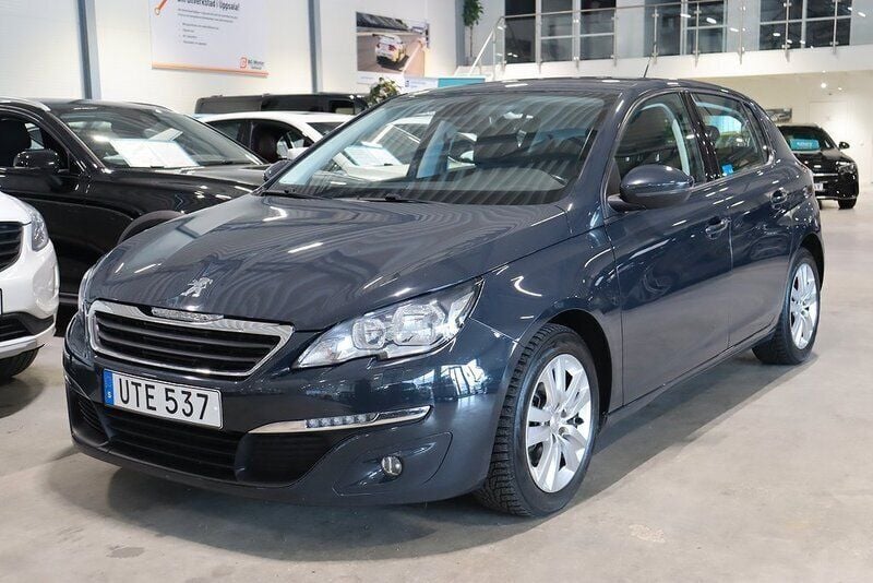 Mörkgrå (grå) Begagnad 2017 Peugeot 308 Active Halvkombi | 99 900 kr (Marknadspris) - Bild 1/4