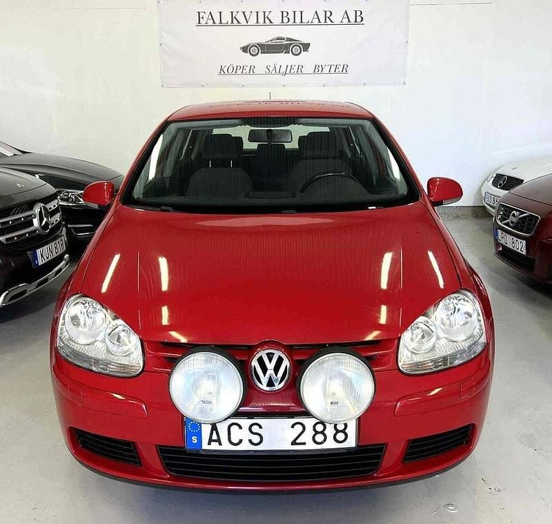 Röd Begagnad 2007 VW Golf V Trendline Halvkombi | 24 900 kr (Marknadspris) - Bild 1/4