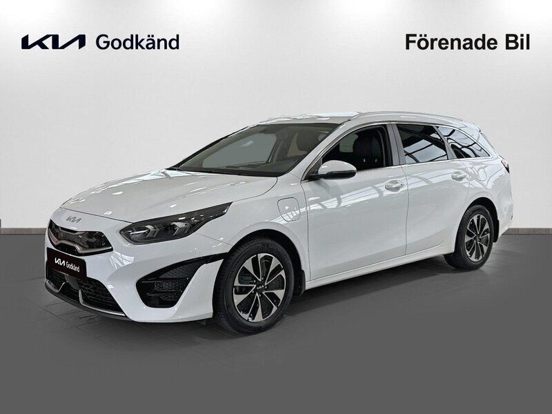 Vit (deluxe white) Begagnad 2022 Kia Ceed Sportswagon Advance Kombi | 249 000 kr (Marknadspris) - Bild 1/4