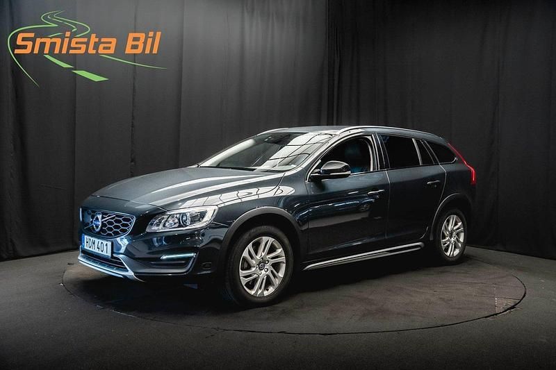 Grå Begagnad 2015 Volvo V60 CC Summum Kombi | 218 800 kr (Lite dyr) - Bild 1/4