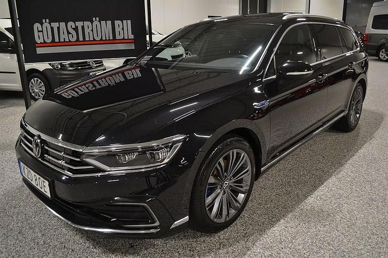 Svart Begagnad 2022 VW Passat GTE Kombi | 310 000 kr (Marknadspris) - Bild 1/4