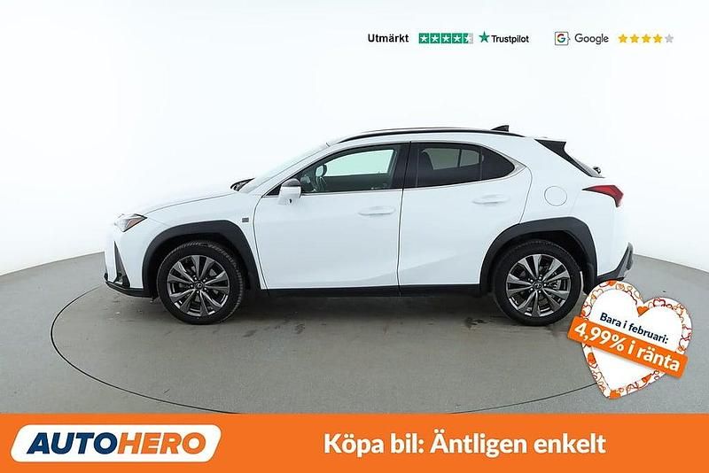 Begagnad Lexus UX 250h Sport Line 186 HK (136 kW) 2022 Vit SUV