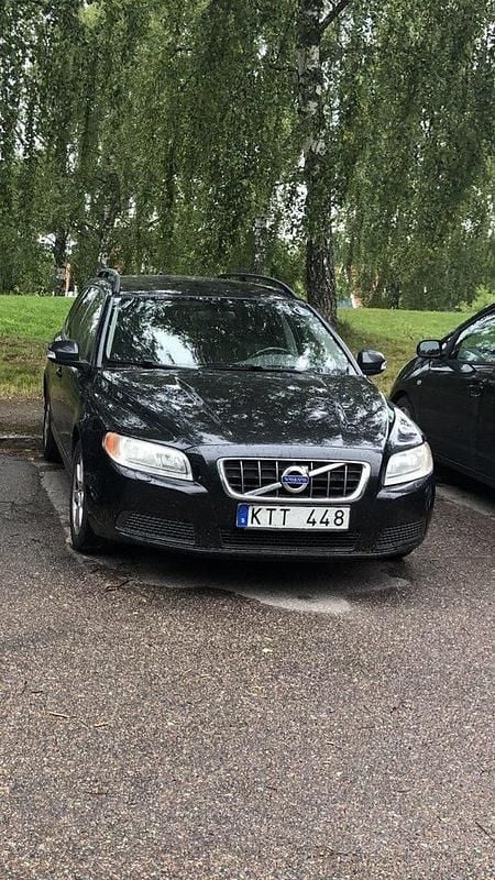 Svart Begagnad 2011 Volvo V70 Drive Kinetic Kombi | 48 800 kr (Superpris) - Bild 1/4