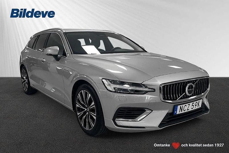 Silver Begagnad 2022 Volvo V60 Core Kombi | 399 900 kr (Marknadspris) - Bild 1/4