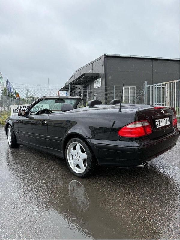 Svart Begagnad 2003 Mercedes CLK320 Elegance Cab | 79 000 kr (Bra pris) - Bild 1/4