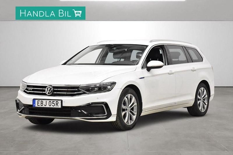 Vit Begagnad 2020 VW Passat Executive Kombi | 214 700 kr (Marknadspris) - Bild 1/4