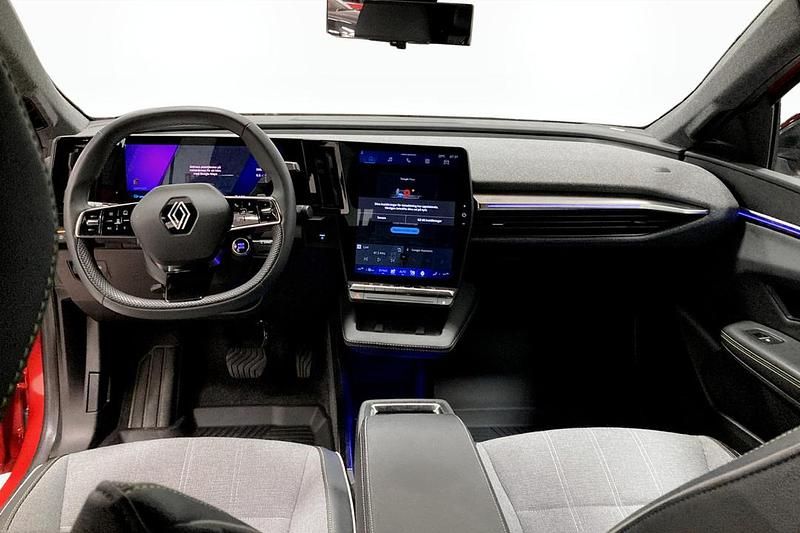 Begagnad Renault Scenic E-Tech 2024 Röd SUV