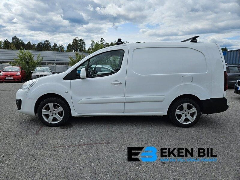 Vit Begagnad 2018 Peugeot Partner Minibuss | 94 499 kr (Marknadspris) - Bild 1/3