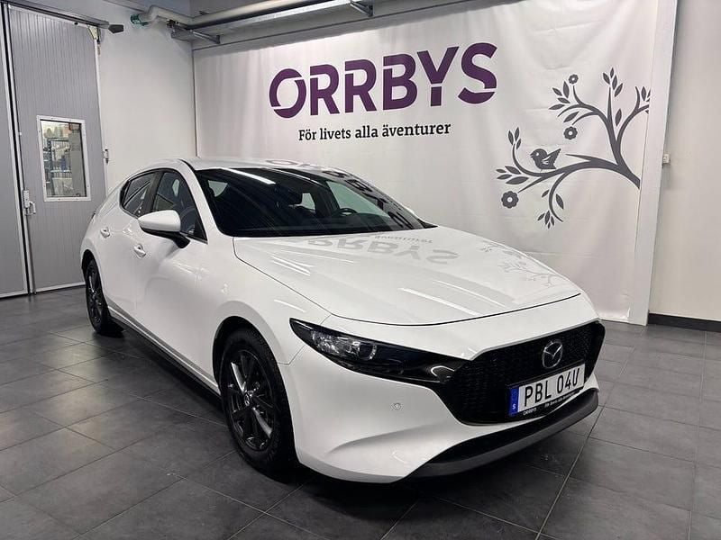 Vit Begagnad 2019 Mazda 3 Sky Halvkombi | 189 500 kr (Lite dyr) - Bild 1/4