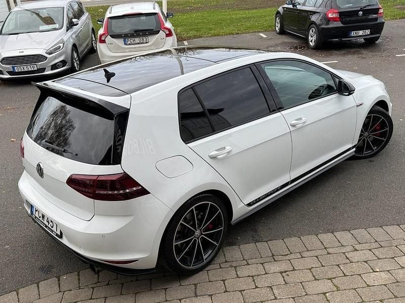Begagnad VW Golf VII GTI Clubsport 265 HK (194 kW) 2016 Flerfärgad Halvkombi