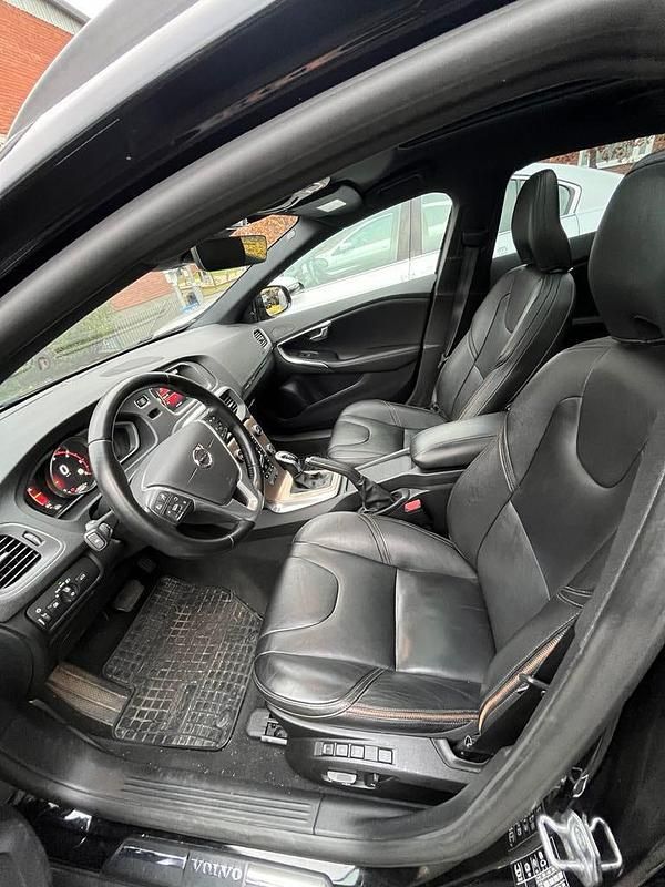 Begagnad Volvo V40 CC 190 HK (139 kW) 2017 Svart Kombi