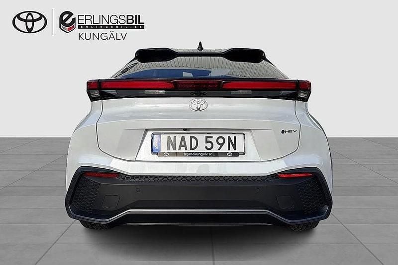 Begagnad Toyota C-HR Style 200 HK (147 kW) 2023 Vit SUV
