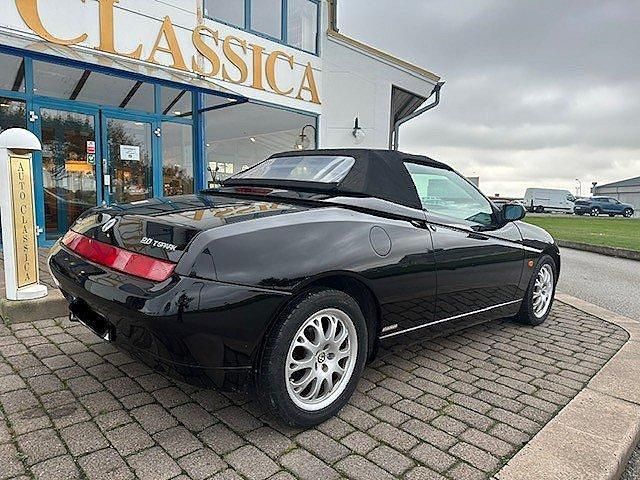 Begagnad Alfa Romeo Spider Lusso 155 HK (114 kW) 1998 Svart Cab