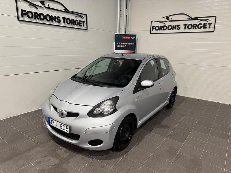 Begagnad Toyota Aygo 68 HK (50 kW) 2009 Silver Halvkombi