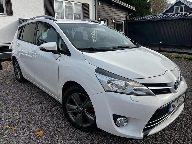 Vit Begagnad 2014 Toyota Verso Edition Minibuss | 139 000 kr (Marknadspris) - Bild 1/4
