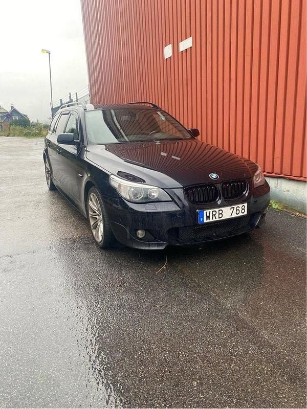 Svart Begagnad 2005 BMW 530 M Sport Kombi | 50 000 kr (Superpris) - Bild 1/3
