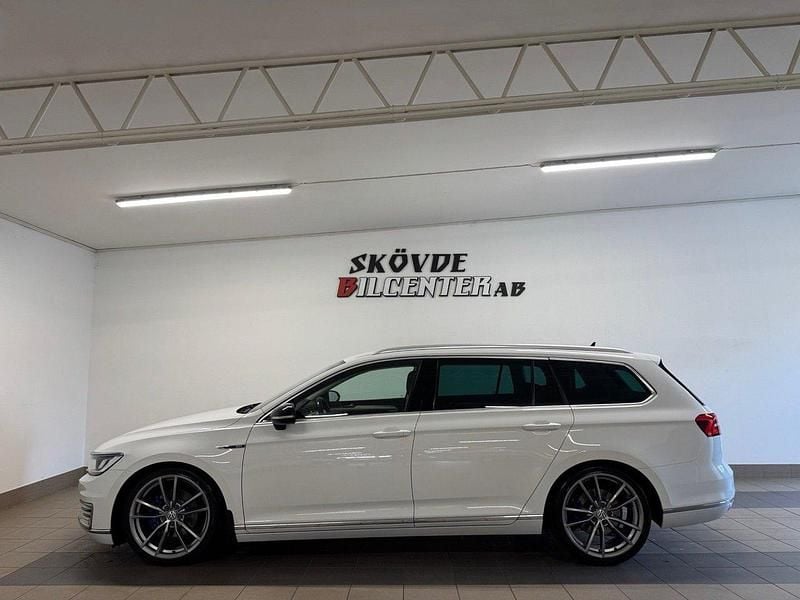 Vit Begagnad 2016 VW Passat GTE Kombi | 189 500 kr (Marknadspris) - Bild 1/4