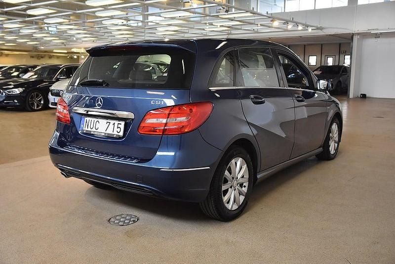 Begagnad Mercedes B180 109 HK (80 kW) 2012 Blå Minibuss