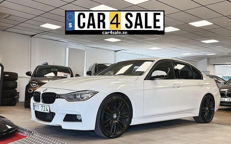 Vit Begagnad 2012 BMW 320 M Sport Sedan | 159 900 kr (Lite dyr) - Bild 1/4