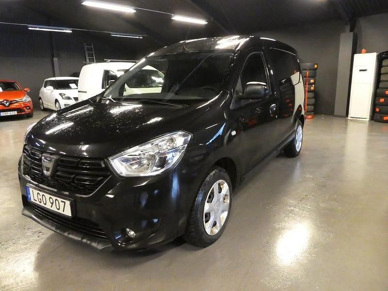 Svart Begagnad 2021 Dacia Dokker Express Van | 119 900 kr (Marknadspris) - Bild 1/4