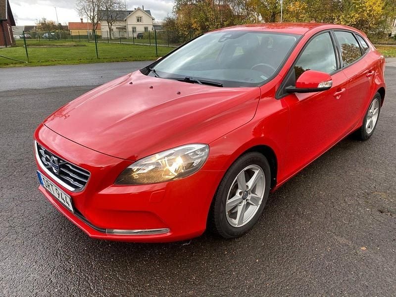 Röd Begagnad 2014 Volvo V40 Kinetic Kombi | 97 500 kr (Bra pris) - Bild 1/4
