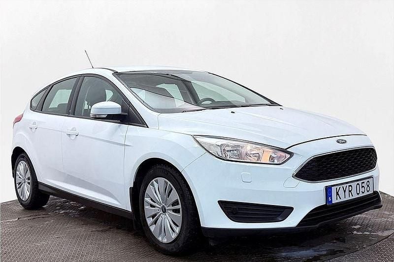 Begagnad Ford Focus Trend 101 HK (74 kW) 2015 Vit Halvkombi