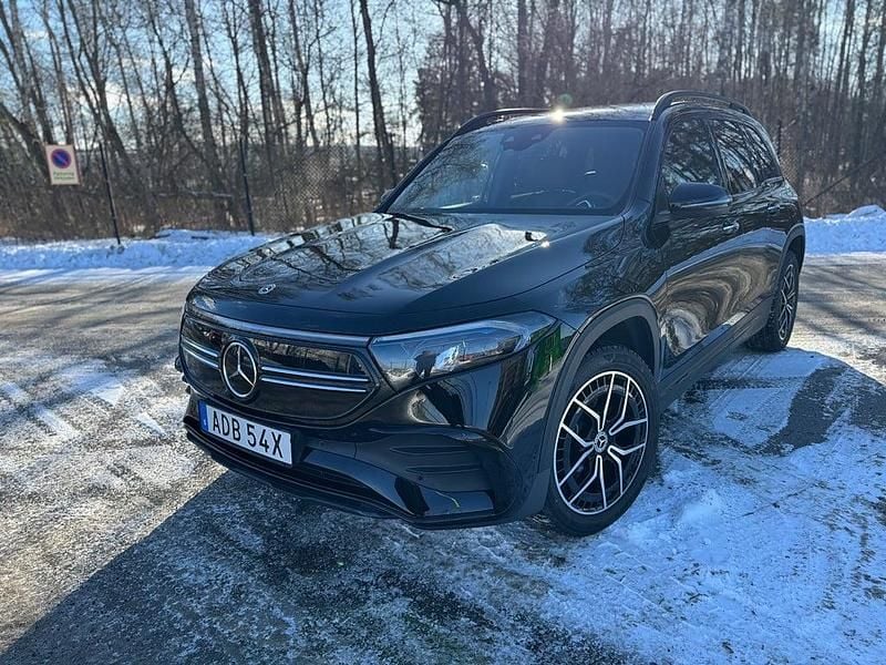 Begagnad Mercedes EQB300 AMG 167 kW (228 HK) 2022 Svart SUV
