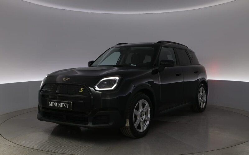 Svart Begagnad 2024 Mini Countryman SUV | 459 900 kr (Bra pris) - Bild 1/4