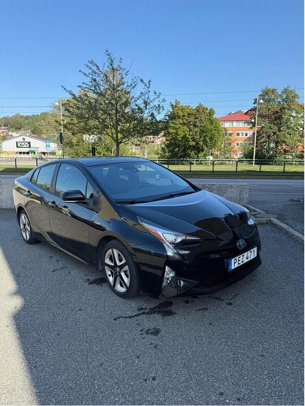 Svart Begagnad 2017 Toyota Prius Executive Halvkombi | 180 000 kr (Marknadspris) - Bild 1/4