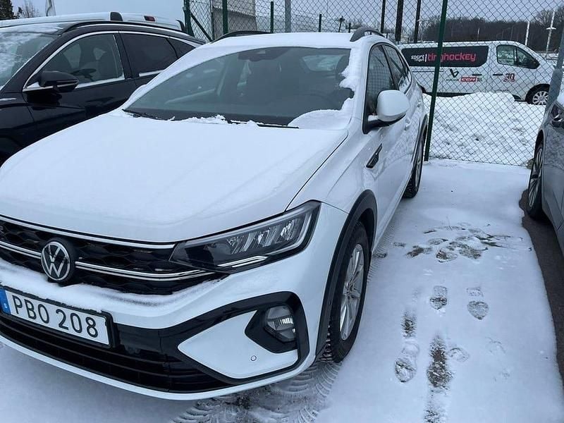 Vit Begagnad 2024 VW Taigo R-line SUV | 245 000 kr (Marknadspris) - Bild 1/2