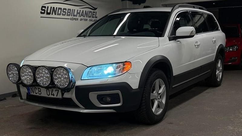 Vit Begagnad 2013 Volvo XC70 Momentum Kombi | 129 900 kr (Marknadspris) - Bild 1/2