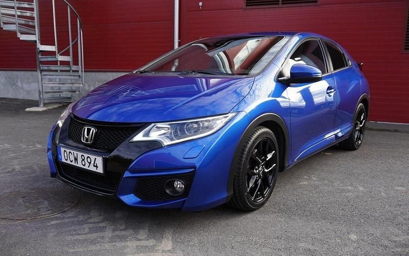 Blå Begagnad 2015 Honda Civic Sport Halvkombi | 129 000 kr (Bra pris) - Bild 1/4
