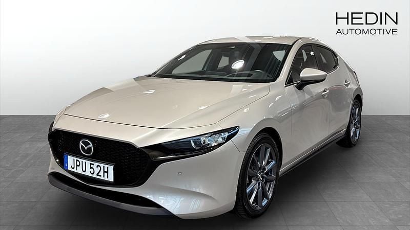 Brun (brown) Begagnad 2022 Mazda 3 Halvkombi | 249 000 kr (Marknadspris) - Bild 1/4