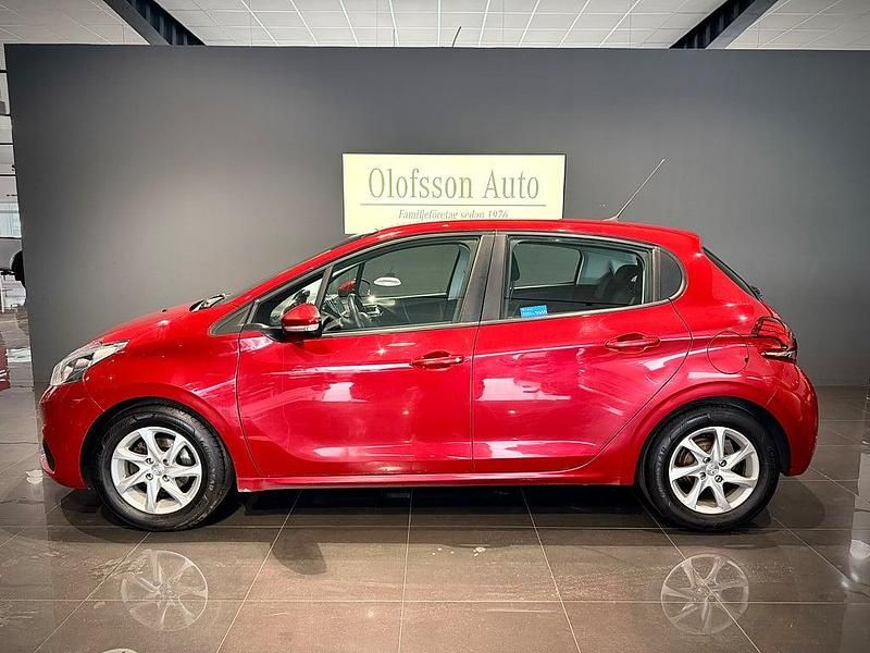 Begagnad Peugeot 208 82 HK (60 kW) 2017 Röd Halvkombi